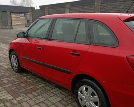 Красный Шкода Фабия, объемом двигателя 1.2 л и пробегом 230 тыс. км за 4500 $, фото 1 на Automoto.ua