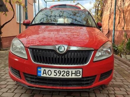 Красный Шкода Фабия, объемом двигателя 1.2 л и пробегом 139 тыс. км за 5300 $, фото 1 на Automoto.ua