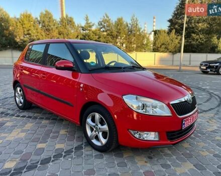 Красный Шкода Фабия, объемом двигателя 1.2 л и пробегом 211 тыс. км за 5400 $, фото 1 на Automoto.ua