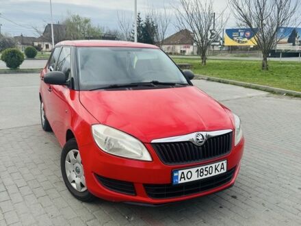 Шкода Фабия 2013 в Мукачеве на Automoto.ua Красный Шкода Фабия, объемом двигателя 1.4 л и пробегом 176 тыс. км за 4500 $, фото 1 на Automoto.ua