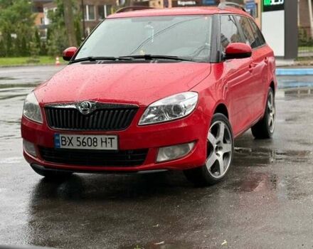 Красный Шкода Фабия, объемом двигателя 1.2 л и пробегом 300 тыс. км за 6500 $, фото 1 на Automoto.ua