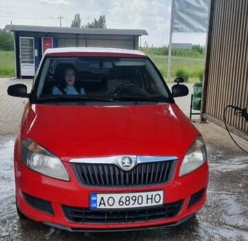 Красный Шкода Фабия, объемом двигателя 1.2 л и пробегом 200 тыс. км за 5600 $, фото 1 на Automoto.ua