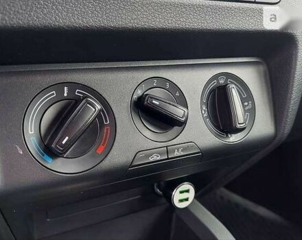 Шкода Фабия, объемом двигателя 1 л и пробегом 99 тыс. км за 7699 $, фото 20 на Automoto.ua