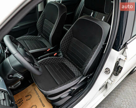 Шкода Фабія, об'ємом двигуна 1 л та пробігом 64 тис. км за 8829 $, фото 8 на Automoto.ua