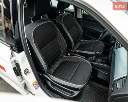 Шкода Фабия, объемом двигателя 1 л и пробегом 68 тыс. км за 8258 $, фото 13 на Automoto.ua