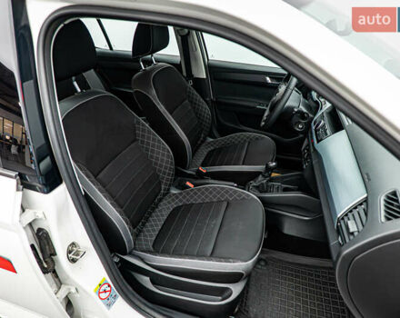 Шкода Фабия, объемом двигателя 1 л и пробегом 103 тыс. км за 8505 $, фото 12 на Automoto.ua