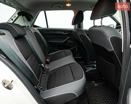 Шкода Фабія, об'ємом двигуна 1 л та пробігом 64 тис. км за 8829 $, фото 12 на Automoto.ua