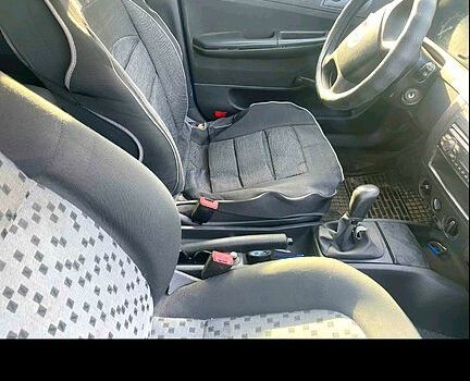 Шкода Фабия, объемом двигателя 1.2 л и пробегом 252 тыс. км за 2600 $, фото 5 на Automoto.ua