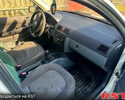 Шкода Фабия, объемом двигателя 14 л и пробегом 320 тыс. км за 2850 $, фото 4 на Automoto.ua