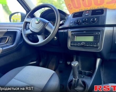 Шкода Фабия, объемом двигателя 1.4 л и пробегом 181 тыс. км за 6400 $, фото 6 на Automoto.ua