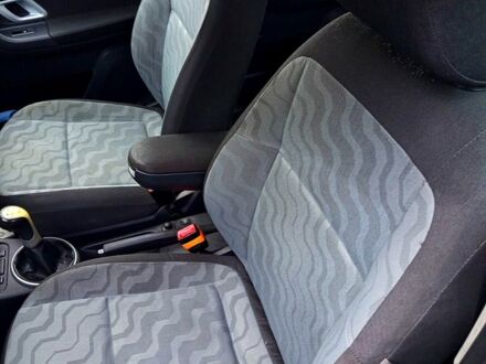 Шкода Фабия, объемом двигателя 1.6 л и пробегом 0 тыс. км за 2000 $, фото 1 на Automoto.ua