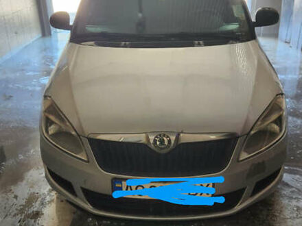 Шкода Фабия 2010 в Тячеве на Automoto.ua Шкода Фабия, объемом двигателя 1.6 л и пробегом 165 тыс. км за 6000 $, фото 1 на Automoto.ua