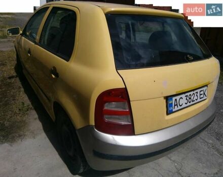 Желтый Шкода Фабия, объемом двигателя 1.39 л и пробегом 230 тыс. км за 2900 $, фото 3 на Automoto.ua