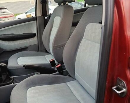 Желтый Шкода Фабия, объемом двигателя 1.4 л и пробегом 182 тыс. км за 4200 $, фото 6 на Automoto.ua