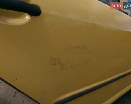 Желтый Шкода Фабия, объемом двигателя 1.39 л и пробегом 230 тыс. км за 2900 $, фото 2 на Automoto.ua