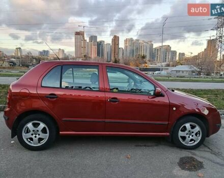 Желтый Шкода Фабия, объемом двигателя 1.4 л и пробегом 182 тыс. км за 4200 $, фото 1 на Automoto.ua