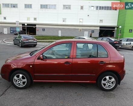 Желтый Шкода Фабия, объемом двигателя 1.4 л и пробегом 182 тыс. км за 4200 $, фото 2 на Automoto.ua