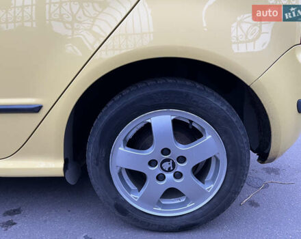 Жовтий Шкода Фабія, об'ємом двигуна 1.4 л та пробігом 223 тис. км за 4200 $, фото 7 на Automoto.ua