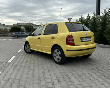 Желтый Шкода Фабия, объемом двигателя 1.39 л и пробегом 250 тыс. км за 2550 $, фото 2 на Automoto.ua