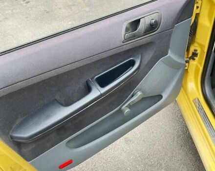 Желтый Шкода Фабия, объемом двигателя 1.39 л и пробегом 265 тыс. км за 2700 $, фото 15 на Automoto.ua