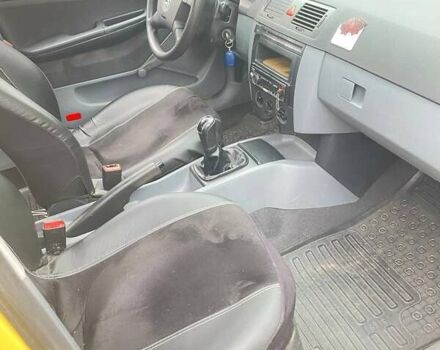 Желтый Шкода Фабия, объемом двигателя 1.39 л и пробегом 265 тыс. км за 2700 $, фото 17 на Automoto.ua