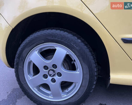 Жовтий Шкода Фабія, об'ємом двигуна 1.4 л та пробігом 223 тис. км за 4200 $, фото 6 на Automoto.ua