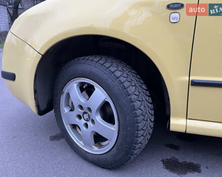 Жовтий Шкода Фабія, об'ємом двигуна 1.4 л та пробігом 223 тис. км за 4200 $, фото 9 на Automoto.ua