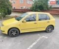 Желтый Шкода Фабия, объемом двигателя 1.39 л и пробегом 265 тыс. км за 2700 $, фото 1 на Automoto.ua