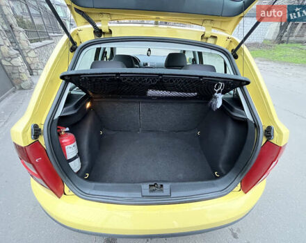 Жовтий Шкода Фабія, об'ємом двигуна 1.4 л та пробігом 223 тис. км за 4200 $, фото 10 на Automoto.ua