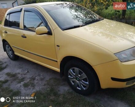 Желтый Шкода Фабия, объемом двигателя 1.4 л и пробегом 250 тыс. км за 3400 $, фото 2 на Automoto.ua