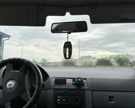 Желтый Шкода Фабия, объемом двигателя 1.39 л и пробегом 250 тыс. км за 2400 $, фото 11 на Automoto.ua