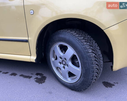 Жовтий Шкода Фабія, об'ємом двигуна 1.4 л та пробігом 223 тис. км за 4200 $, фото 8 на Automoto.ua