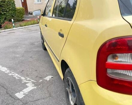 Желтый Шкода Фабия, объемом двигателя 1.39 л и пробегом 265 тыс. км за 2700 $, фото 12 на Automoto.ua