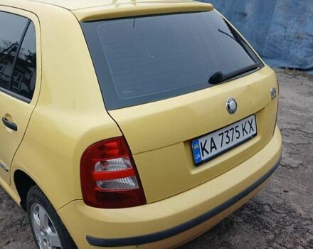 Желтый Шкода Фабия, объемом двигателя 1.4 л и пробегом 208 тыс. км за 3100 $, фото 1 на Automoto.ua