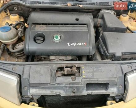 Желтый Шкода Фабия, объемом двигателя 1.4 л и пробегом 208 тыс. км за 3100 $, фото 11 на Automoto.ua