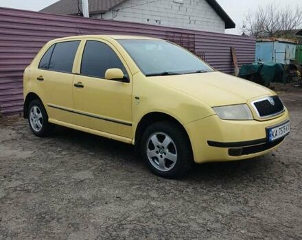 Желтый Шкода Фабия, объемом двигателя 1.4 л и пробегом 208 тыс. км за 3100 $, фото 2 на Automoto.ua