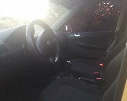 Желтый Шкода Фабия, объемом двигателя 1.2 л и пробегом 278 тыс. км за 3700 $, фото 23 на Automoto.ua