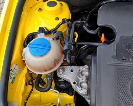 Желтый Шкода Фабия, объемом двигателя 1.4 л и пробегом 269 тыс. км за 3900 $, фото 9 на Automoto.ua