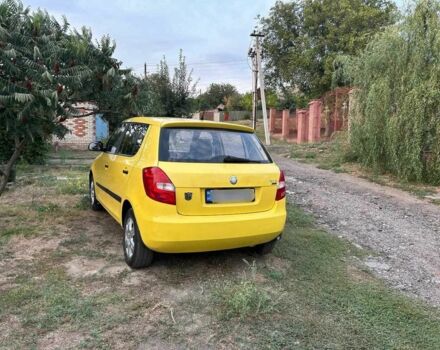 Желтый Шкода Фабия, объемом двигателя 1.2 л и пробегом 170 тыс. км за 4700 $, фото 2 на Automoto.ua