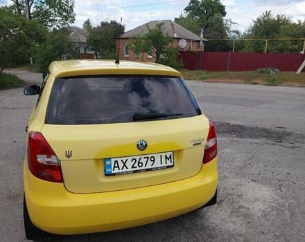 Желтый Шкода Фабия, объемом двигателя 1.2 л и пробегом 182 тыс. км за 4500 $, фото 2 на Automoto.ua