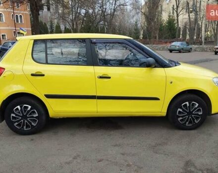 Желтый Шкода Фабия, объемом двигателя 1.2 л и пробегом 152 тыс. км за 4700 $, фото 3 на Automoto.ua