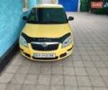 Желтый Шкода Фабия, объемом двигателя 1.2 л и пробегом 210 тыс. км за 4200 $, фото 1 на Automoto.ua