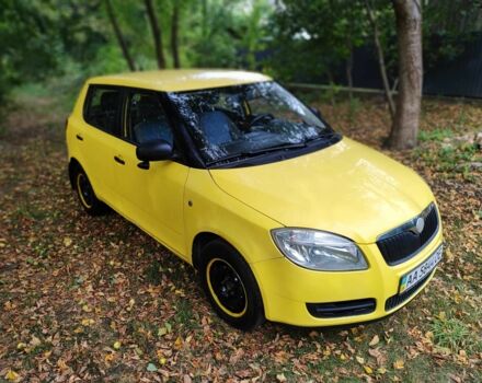 Желтый Шкода Фабия, объемом двигателя 1.2 л и пробегом 182 тыс. км за 3999 $, фото 2 на Automoto.ua