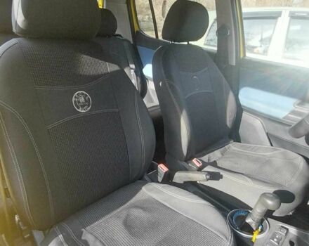 Жовтий Шкода Фабія, об'ємом двигуна 1.2 л та пробігом 203 тис. км за 4900 $, фото 6 на Automoto.ua