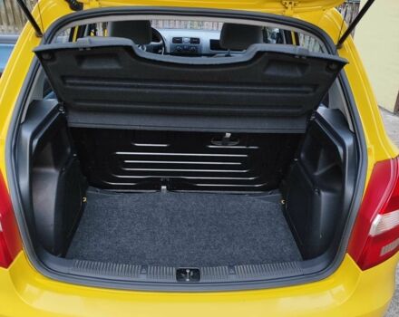 Желтый Шкода Фабия, объемом двигателя 1.2 л и пробегом 182 тыс. км за 3999 $, фото 13 на Automoto.ua