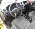 Желтый Шкода Фабия, объемом двигателя 1.2 л и пробегом 182 тыс. км за 4500 $, фото 13 на Automoto.ua