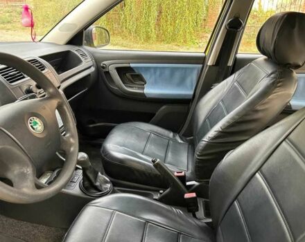 Желтый Шкода Фабия, объемом двигателя 1.2 л и пробегом 170 тыс. км за 4700 $, фото 4 на Automoto.ua