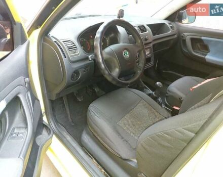 Желтый Шкода Фабия, объемом двигателя 1.2 л и пробегом 182 тыс. км за 4500 $, фото 14 на Automoto.ua