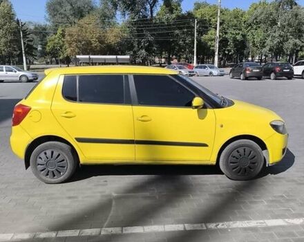 Шкода Фабія 2008 у Кам'янське (Дніпродзержинськ) на Automoto.ua Жовтий Шкода Фабія, об'ємом двигуна 1.4 л та пробігом 320 тис. км за 4050 $, фото 2 на Automoto.ua