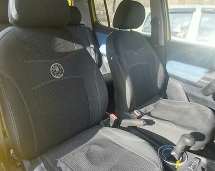 Жовтий Шкода Фабія, об'ємом двигуна 1.2 л та пробігом 203 тис. км за 4900 $, фото 3 на Automoto.ua